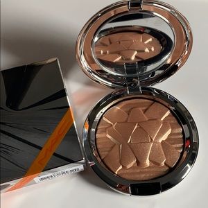 MAC Cosmetics Makeup - Limited edition Mac highlighter in oh darling MAC Cosmetics Makeup - Limited edition Mac highlighter in oh darling
